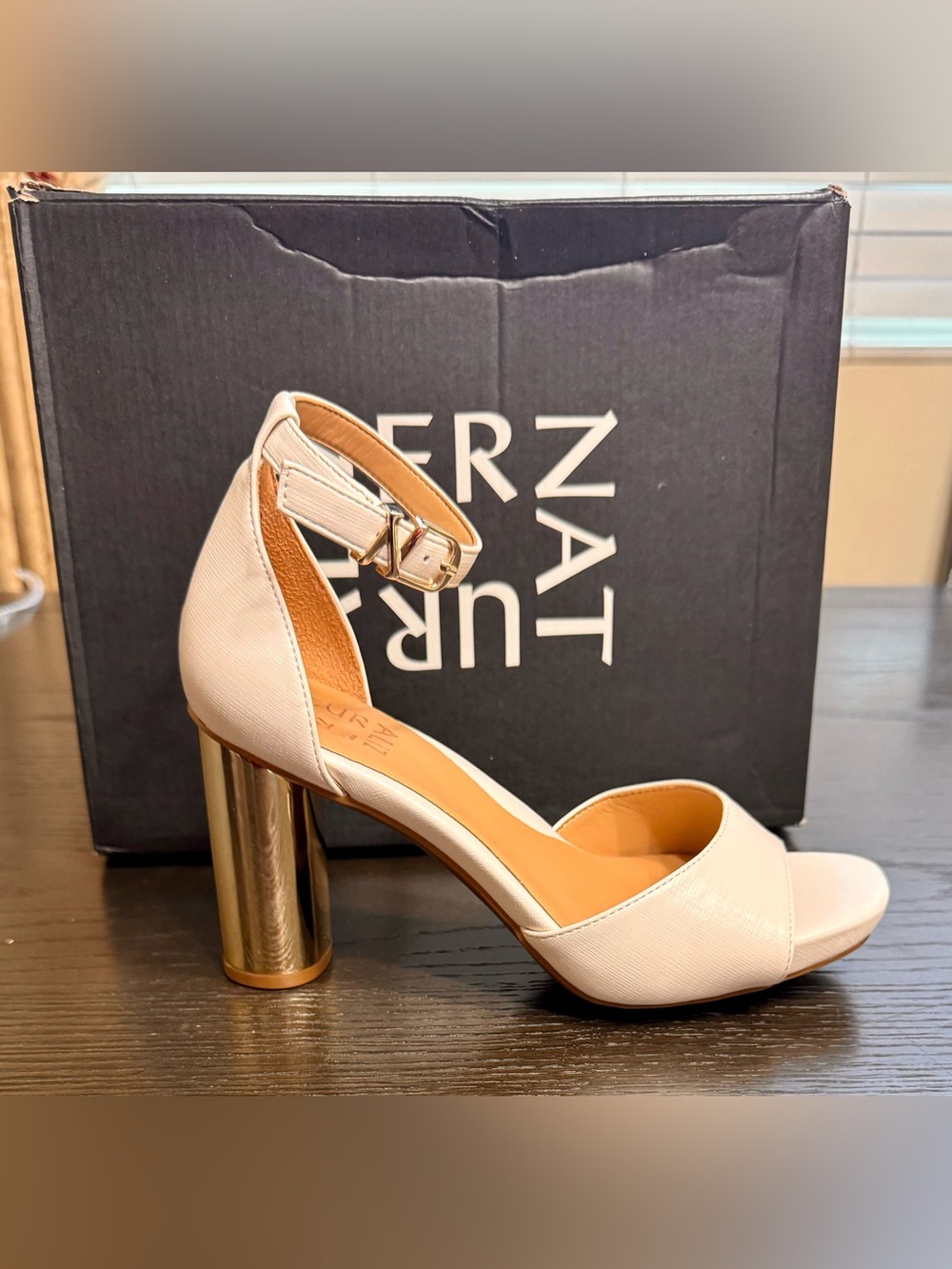Naturalizer Malia Warm White Gold Block Heel Sandals Size 6 Wide